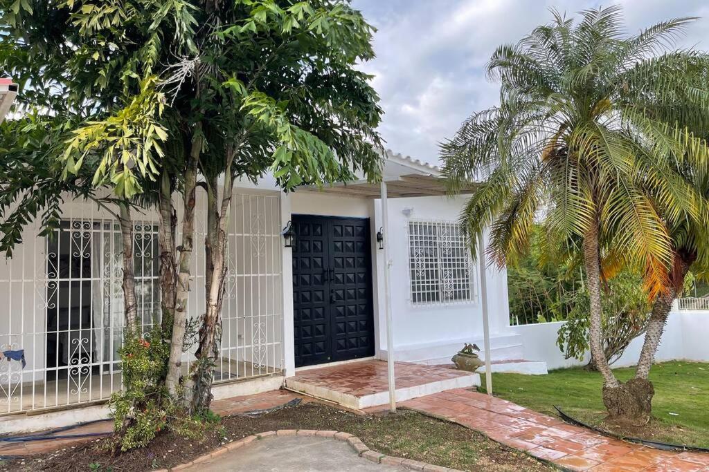 Borinquen Beach House Camaceyes Exterior photo